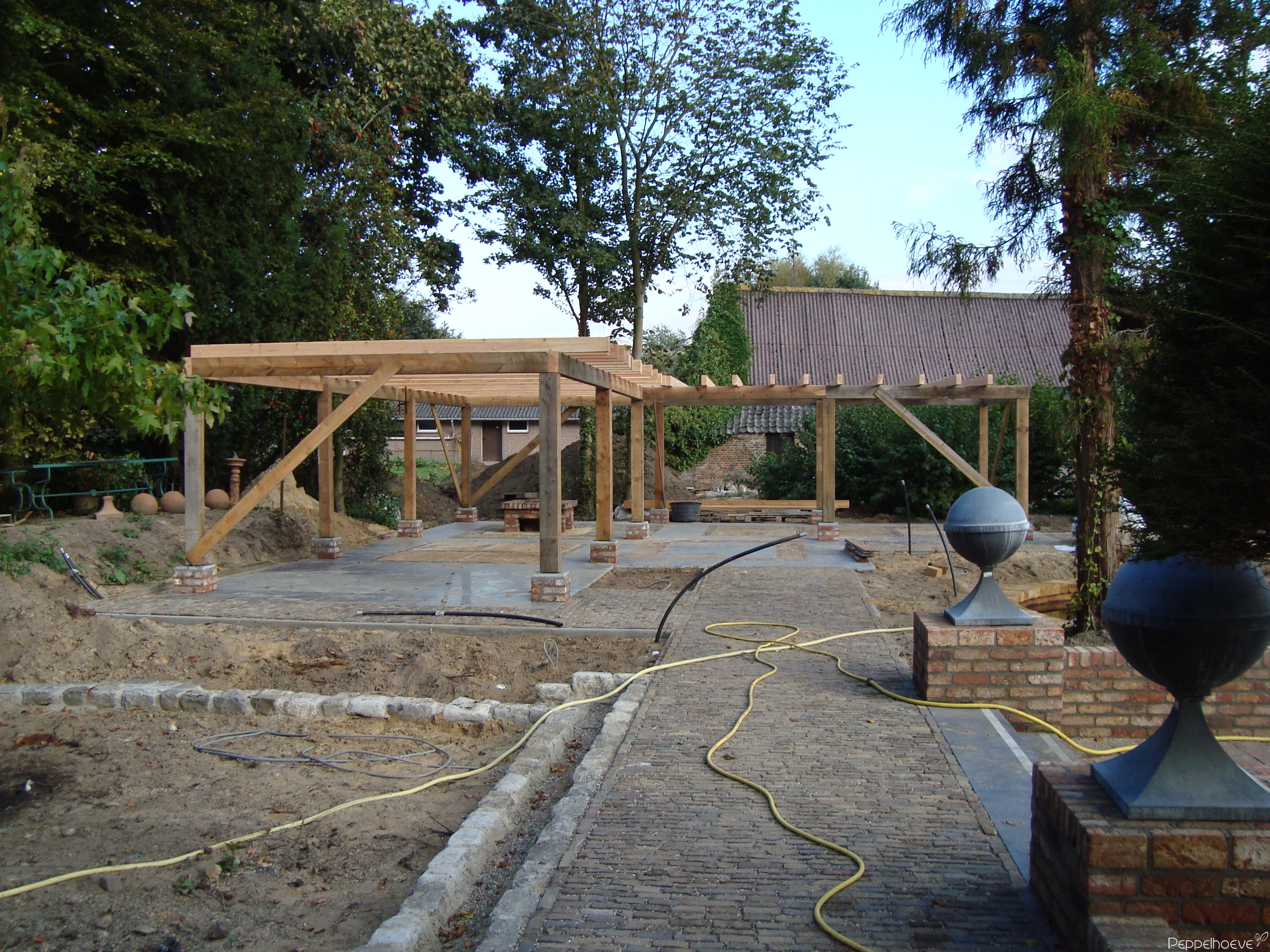 Tuin met overkapping